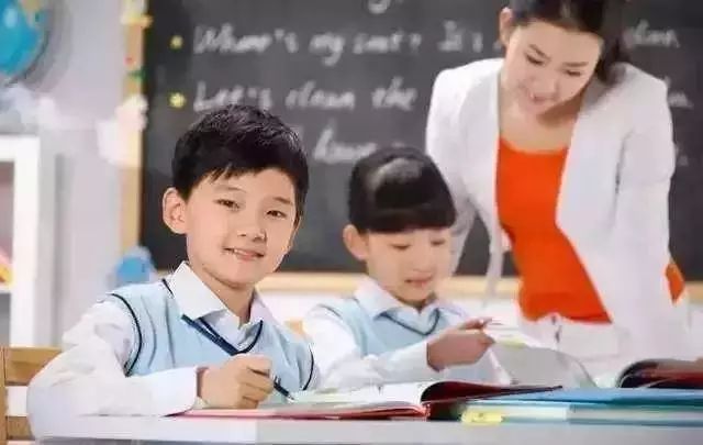 大思英语少儿英语课程_大思英语游戏化闯关学习法_初级外教一对一培训课程安排