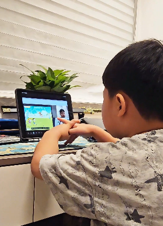 HelloKid**英语网课评测_2025年十大**英语一对一外教网课横评报告_网课学英语外教一对一多少钱