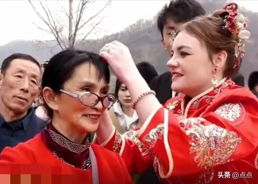 跨国婚姻闪婚故事_沈阳成人英语外教一对一多少钱_沈阳外卖员娶美国外教