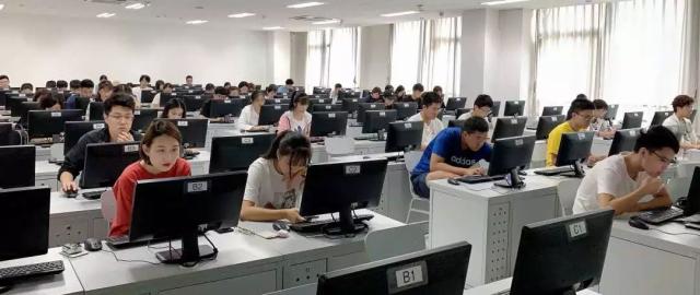 大学英语议论文_英语议论作文100词_英语春节议论文的写作