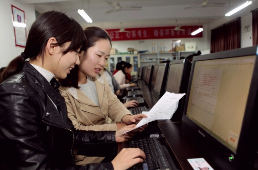 英语学生_学生努力学习到很晚的英语_马承易进英语小升初英语学生光盘