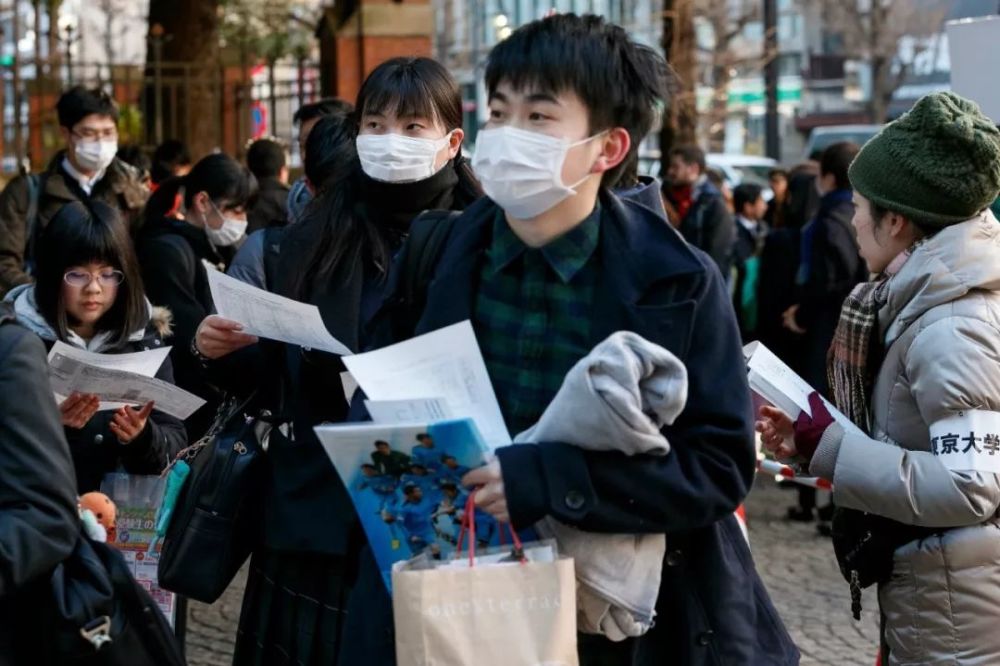 到底是英语难学还是汉语难学_美国七年级学生都学什么课程英语_日本学英语吗