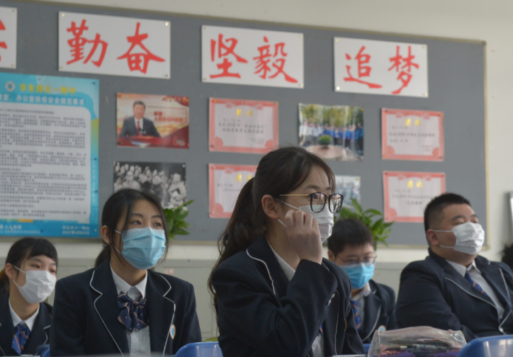 零基础学日语比英语难吗_同时学英语和日语_零基础学日语还是英语