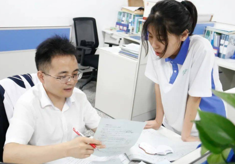 零基础学日语比英语难吗_零基础学日语还是英语_同时学英语和日语