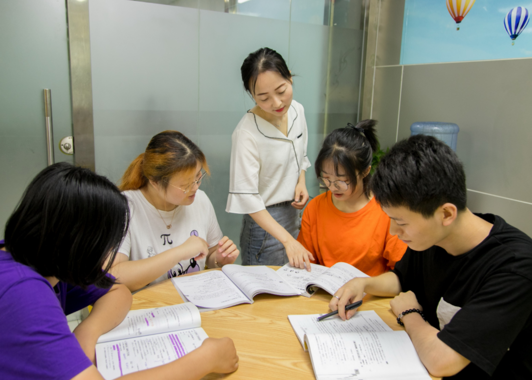 零基础学日语比英语难吗_零基础学日语还是英语_同时学英语和日语
