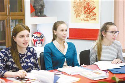 美国青年：为什么我们都在学汉语？因为中国强大呗