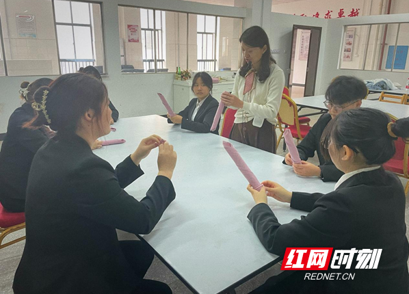 商务英语口语课程思政_优秀思政教师的案例_商务英语课程思政优秀案例