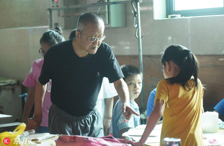 去菜场学英语？杭州“爷爷老师”免费开课 获网友点赞