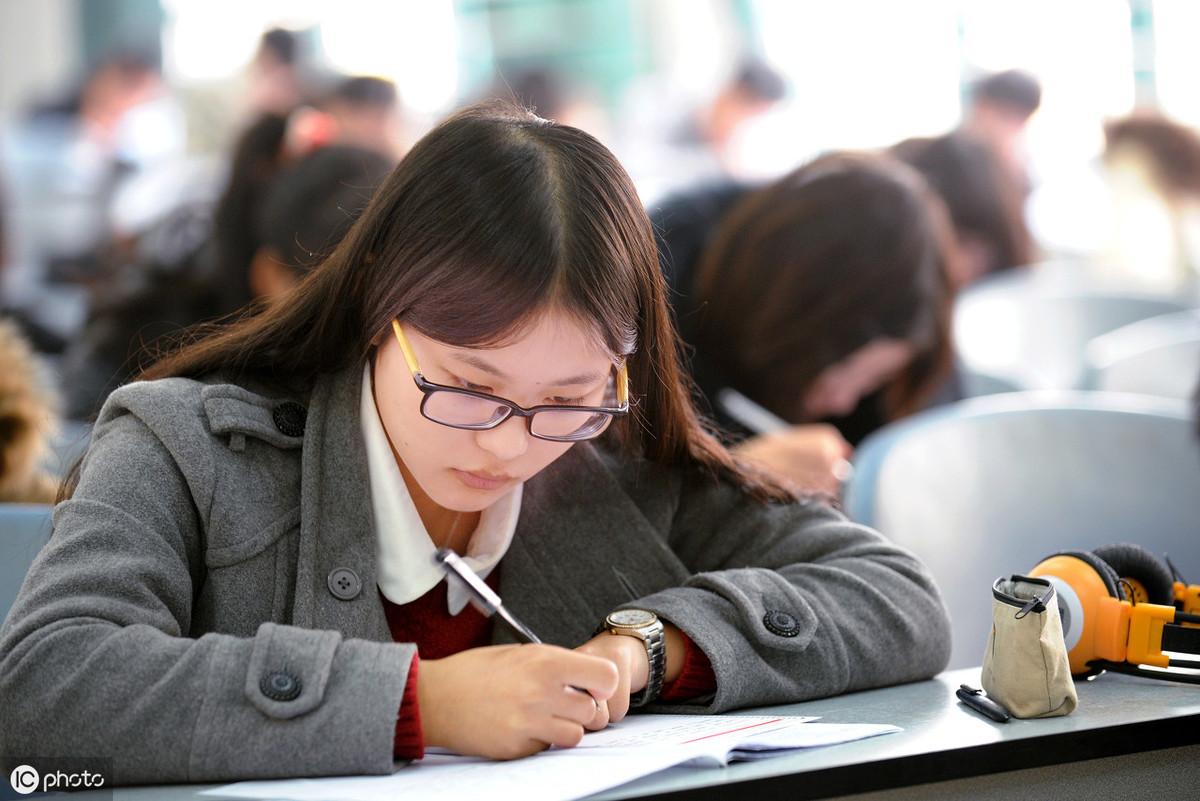 成人本科英语学士学位证好考吗_北京成人学士学位英语_成人学士英语好考吗
