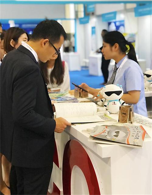 CC英语亮相2018大数据博览会，以技术引领行业创新