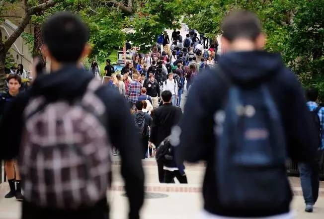 立新学校是公立吗_长春尚德学校公立吗_公立学校英语