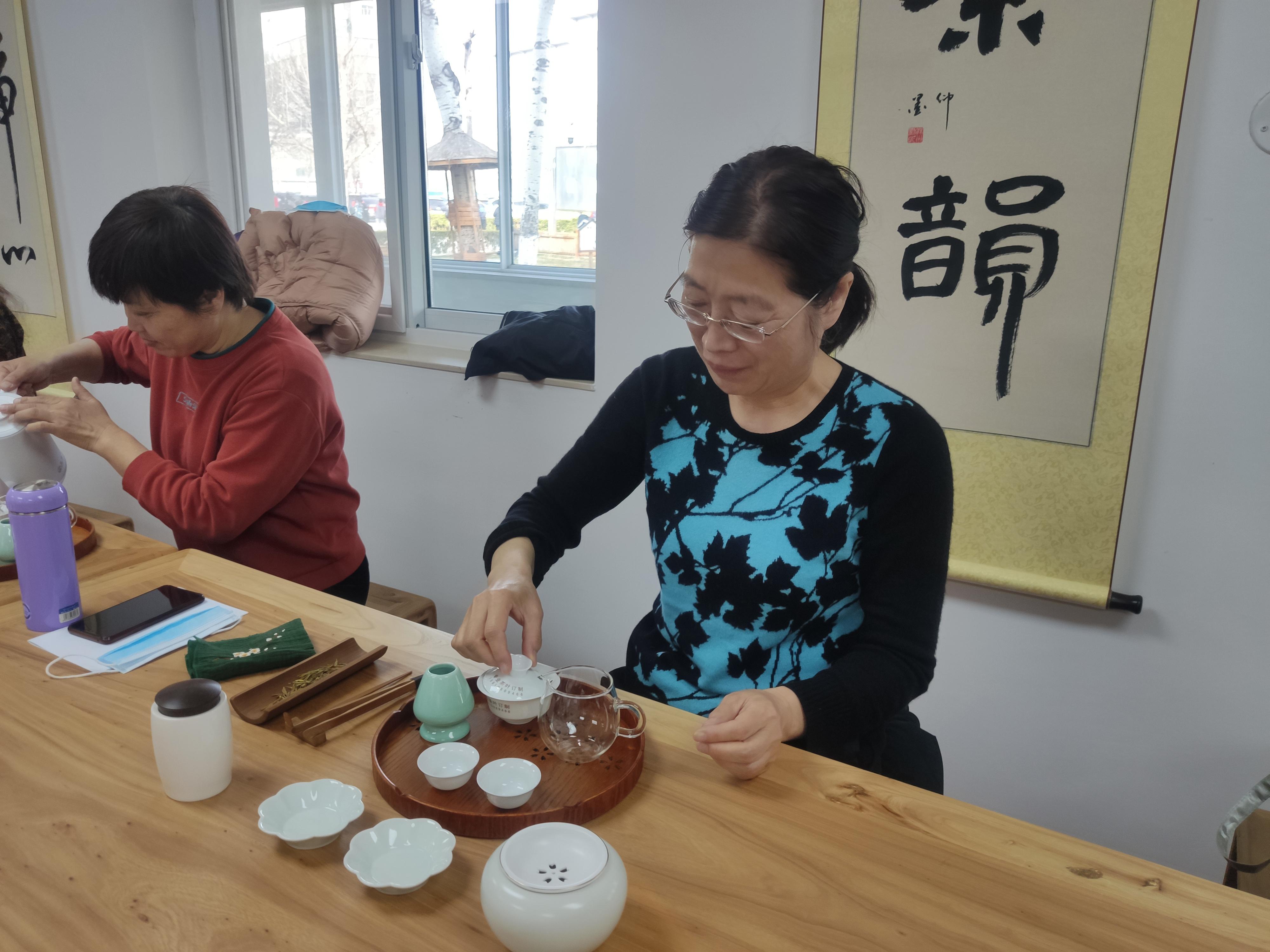 北京老年模特队培训_北京老年英语培训班_北京老年免费模特班