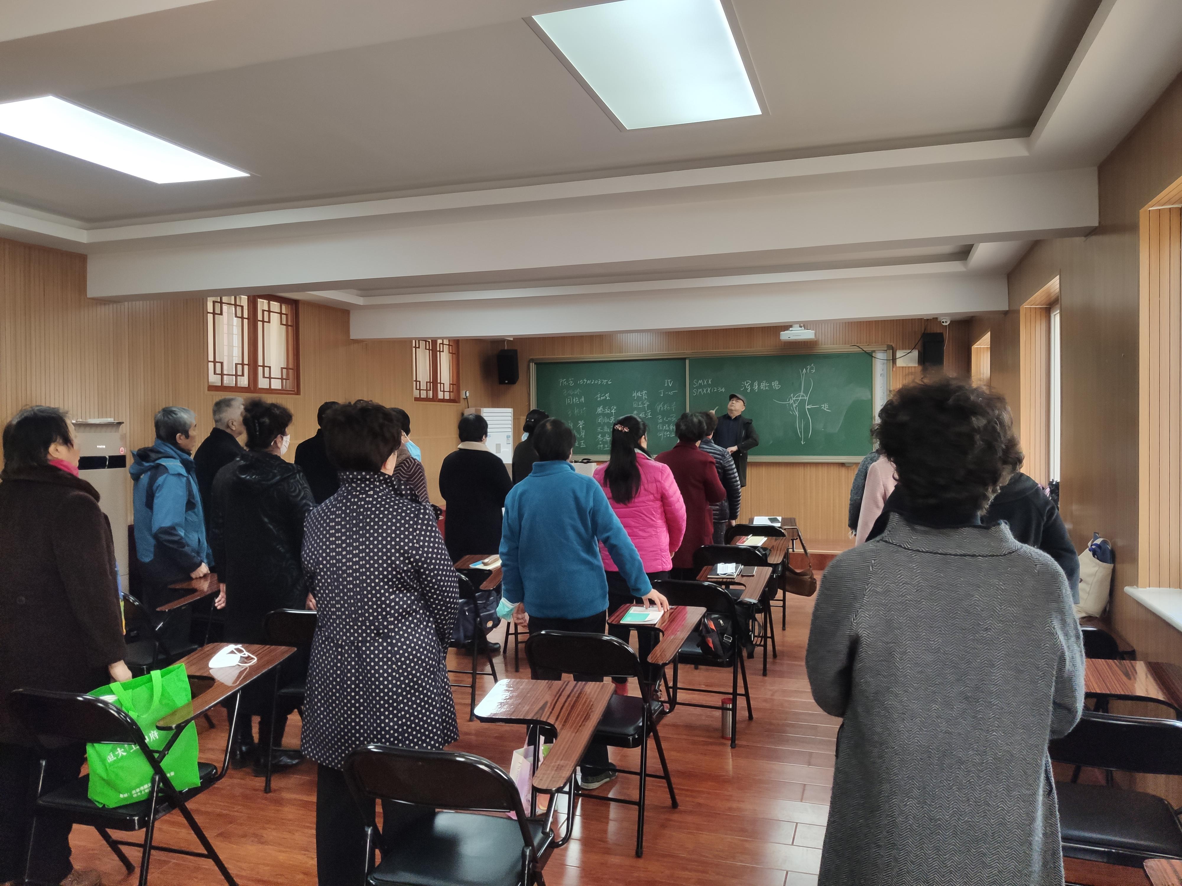北京老年模特队培训_北京老年英语培训班_北京老年免费模特班