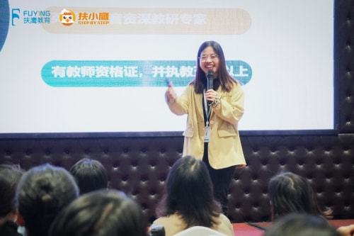 扶小鹰学英语怎么样_老人摔倒扶不扶的英语作文_扶不扶 英语作文