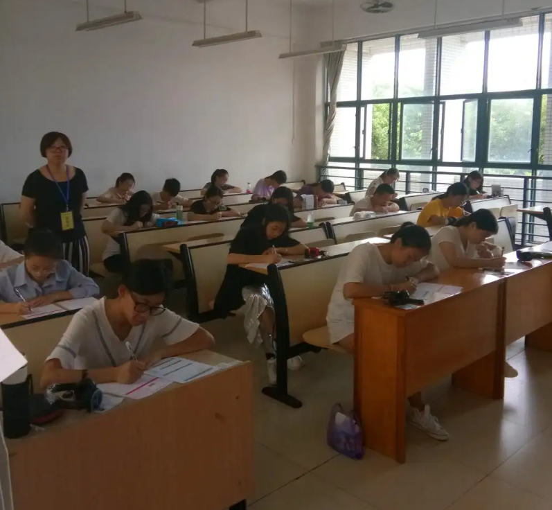 托福报名要交哪些费用_英语四级报名费用_catti报名时间和费用