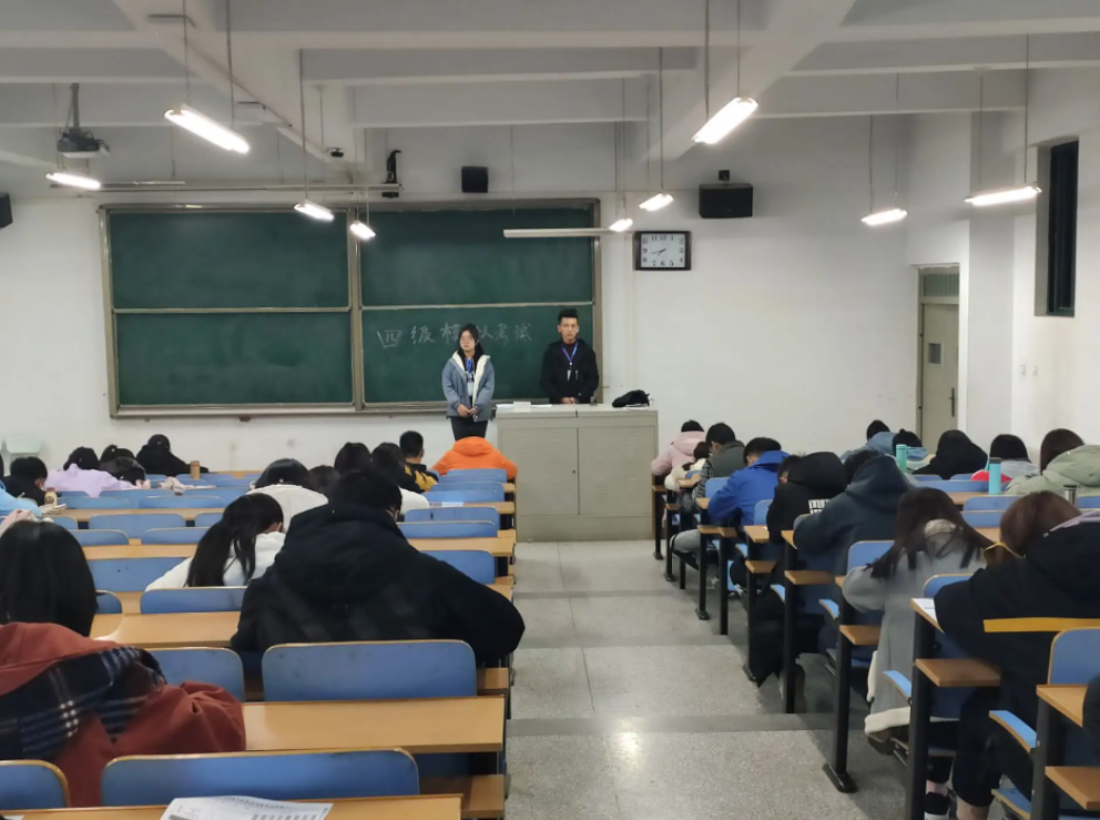 英语四级报名费用_catti报名时间和费用_托福报名要交哪些费用