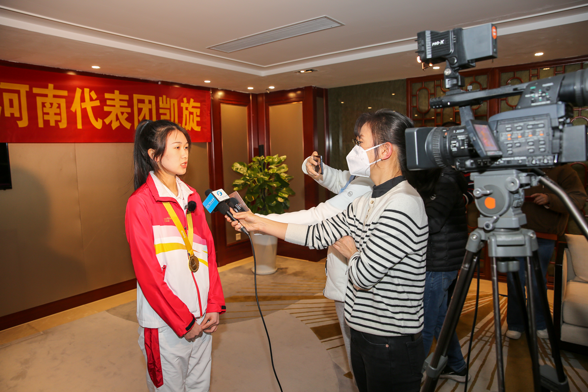 英语线上课还是线下课好_英语到底是线上好还是线下好_英语线上