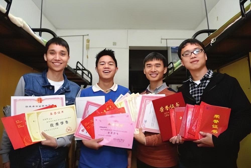 高考英语难还是六级难_上海英语高考和四级哪个难_上海英语高考难度有四级吗