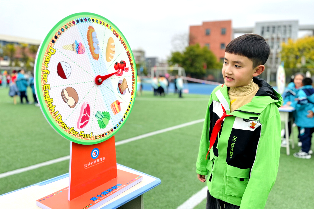 英语学校手抄报_在学校英语_英语学校怎么写