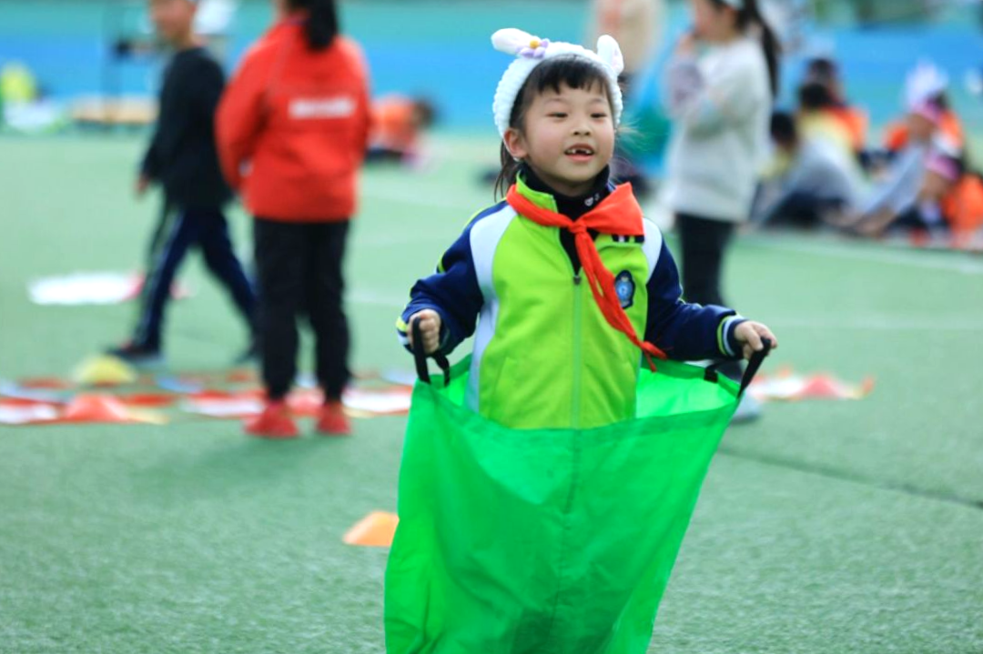 英语学校怎么写_英语学校手抄报_在学校英语