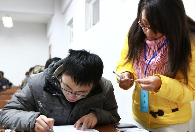 大学英语六级_六级英语大学完还能考吗_六级英语大学毕业就不能考吗