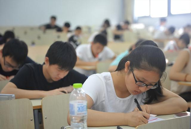 大学英语六级_六级英语大学毕业就不能考吗_六级英语大学完还能考吗