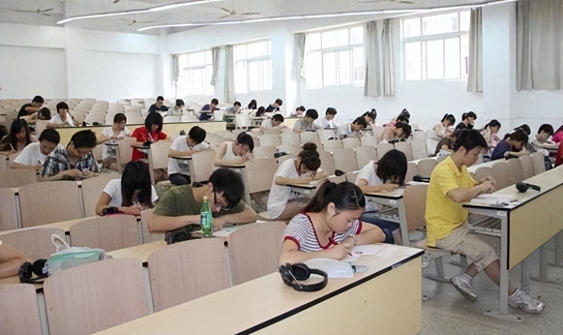 在大学英语_英语大学四级官网_英语大学考级有几级