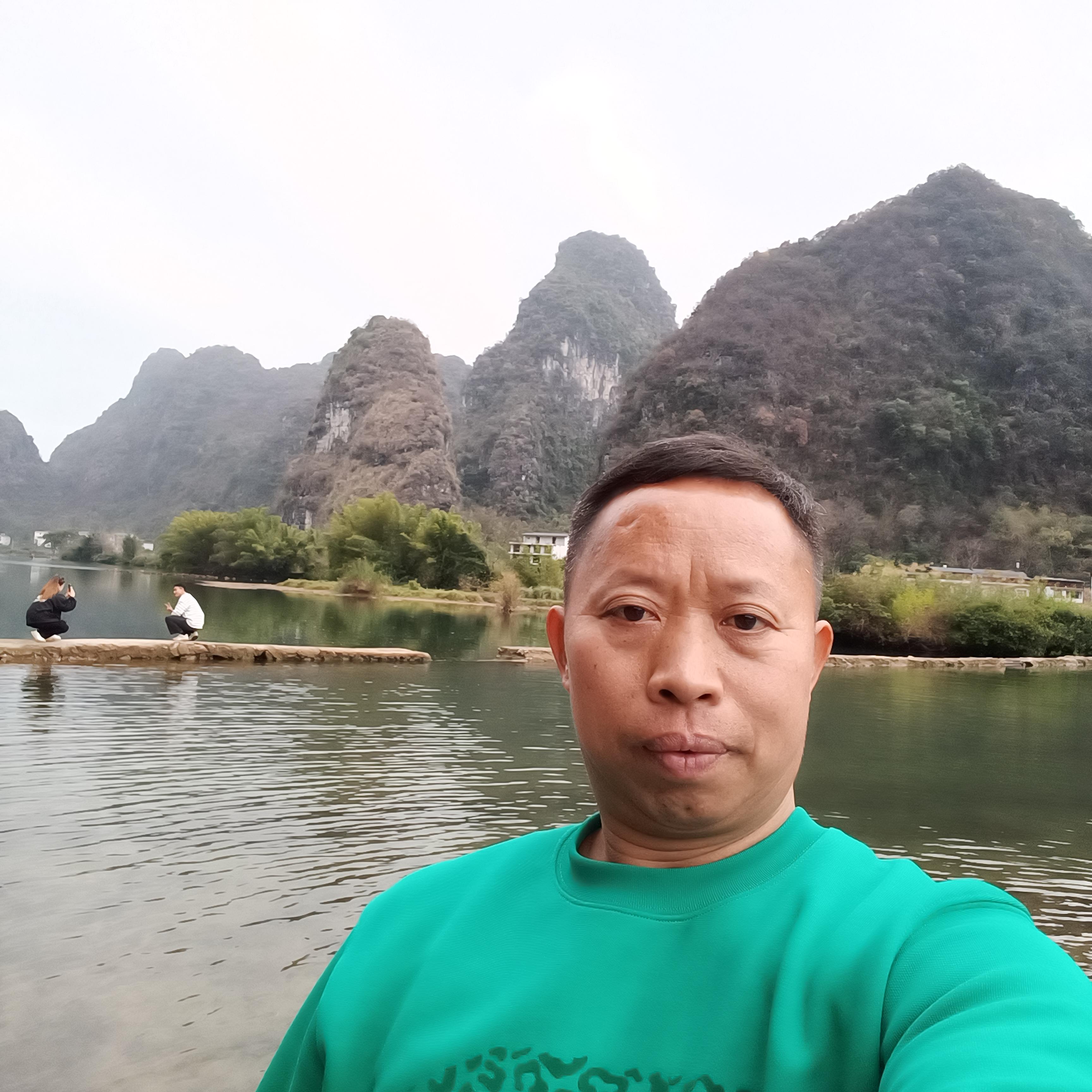 走路去上学英语_英语走路上学怎么说_走路上学英语
