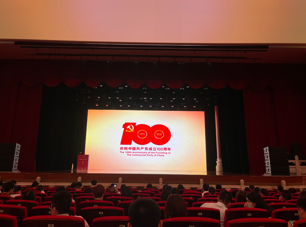 学英语电影必看_看电影学英语_电影英语学看什么书好