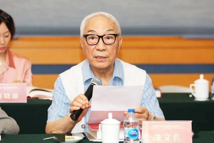 怎么学英语最快自学_自学英语学美音还是英音_自学英语学不进去怎么办