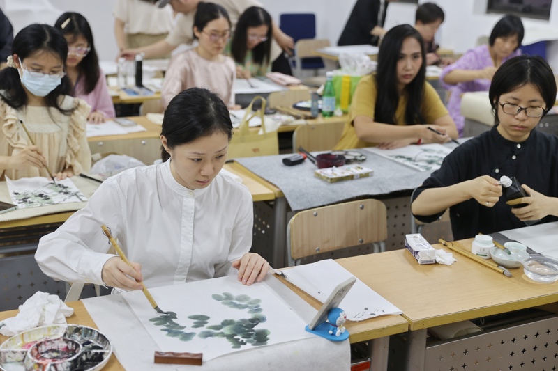 成人学英语培训班_成人英语班学费多少钱_成人英语学习班