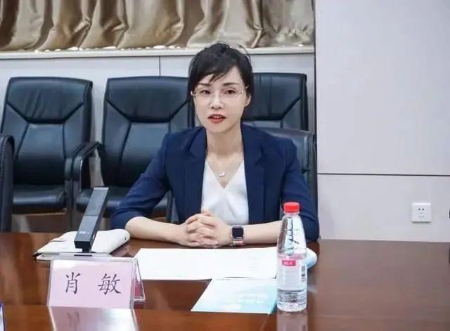 高颜值局长拟任省直管市市长 精通英语德语年轻有活力