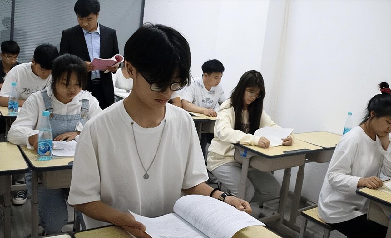 日语英语学哪个好_同时学英语和日语_日语专业学英语