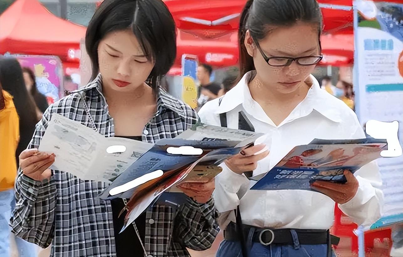考研英语过70分有什么待遇吗_考研必须过英语四级吗_考研英语过线相当于四级多少分