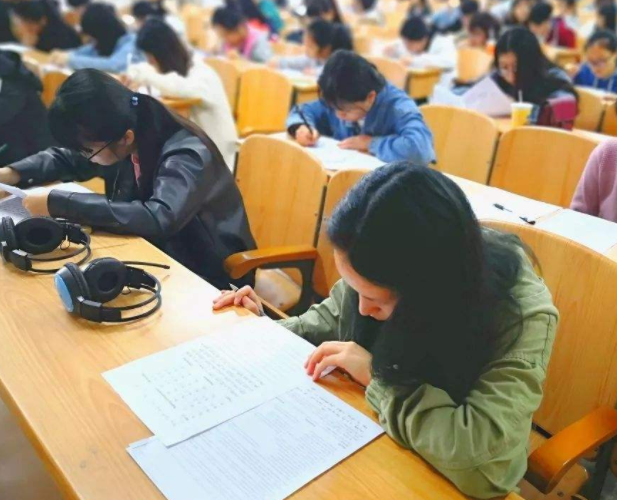 考研英语过70分有什么待遇吗_考研必须过英语四级吗_考研英语过线相当于四级多少分