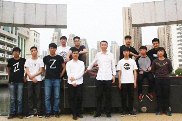 我的班主任英语_班主任英语_班主任英语怎么说