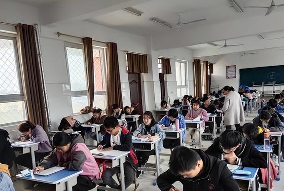 班主任英语怎么写单词_班主任英语_班主任英语怎么说