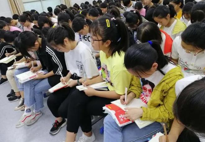 旅游西安英语作文_介绍我的家乡西安英语作文_西安英语作文