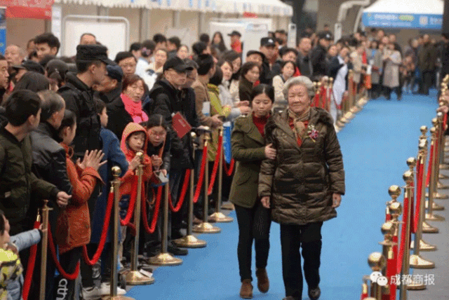 成都哪个外教一对一好_成都外教工资多少_成都外教