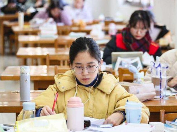外语水平六级_英语四六级一对一外教多少分_外语六级多少分及格