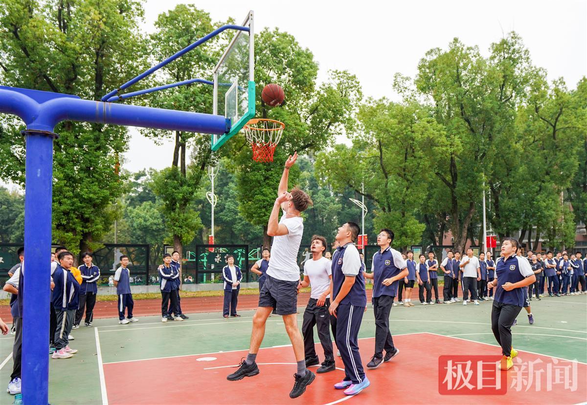 高中生外教英语哪个好_高中生外教一对一_高中外教工资