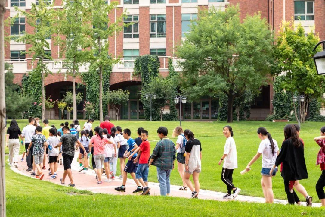 在北京的外国留学生_北京留学生外教一对一_外教在北京多少钱一个月
