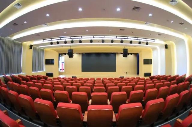 适合大学生的外教一对一_外教大学适合生孩子吗_外教大学适合生几个孩子