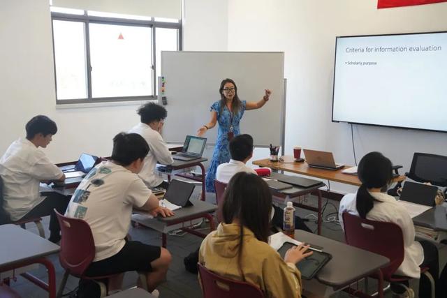 外教大学适合生孩子吗_适合大学生的外教一对一_外教大学适合生几个孩子