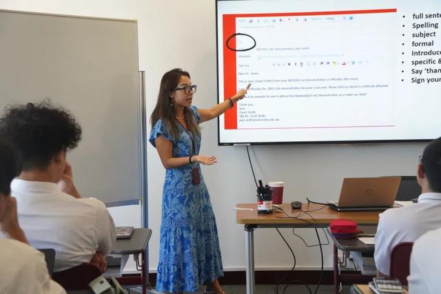 外教大学适合生几个孩子_适合大学生的外教一对一_外教大学适合生孩子吗