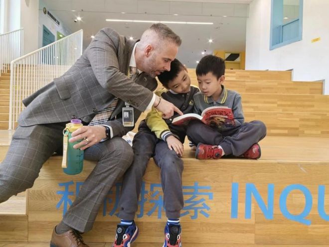 外教教中国英语课本_中教外教一对一_外教跟中教什么意思