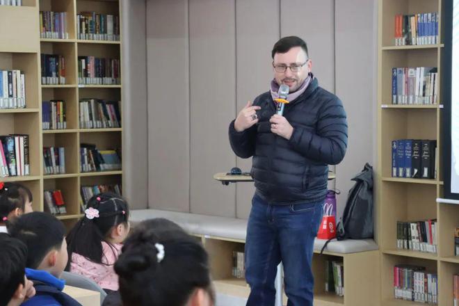 萌娃一对一外教老师_外教萌娃老师是谁_外教萌娃老师视频