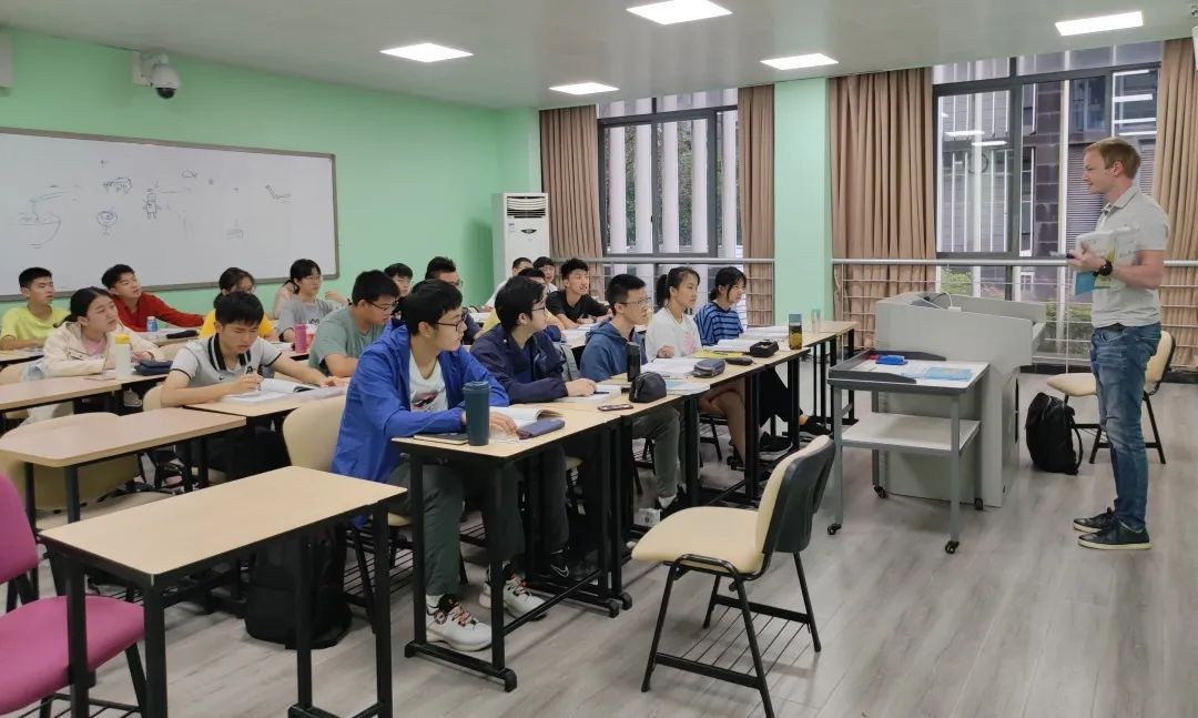 外教口语德语班_德语 外教 一对一 费用_外教费用德语怎么说