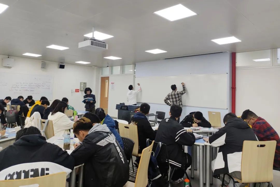 德语 外教 一对一 费用_外教口语德语班_外教费用德语怎么说