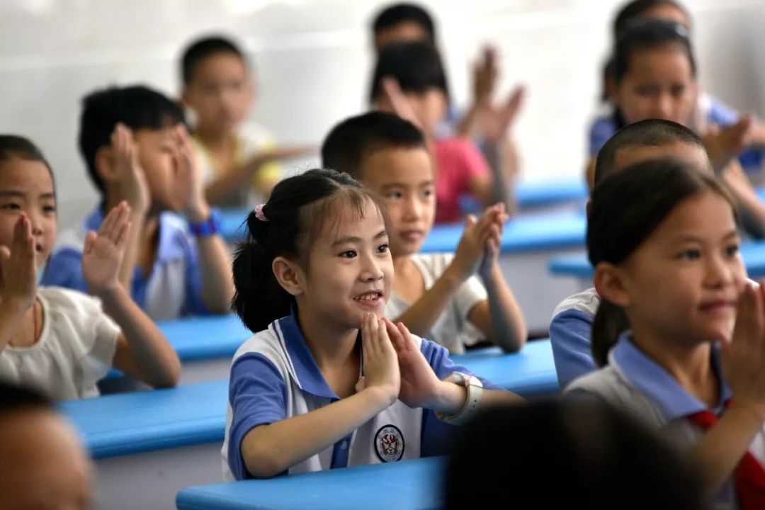 校外补课费用_ 中小学生补课负担_外教一对一英语辅导多少钱
